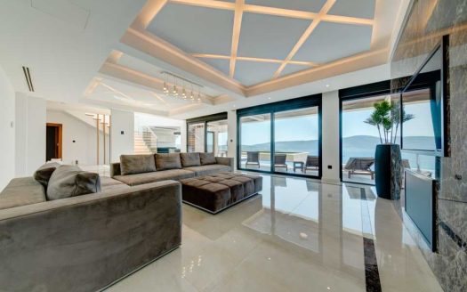 Exquisite Villa in Tivat: Luxury, Comfort, and Stunning Views 