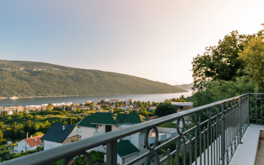 Three-Bedroom Duplex in Djenovici, Herceg Novi