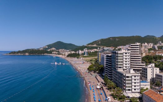 Тhree-bedroom beachfront apartment