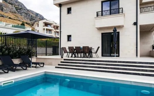Two new Villas with sea view and swimming pools