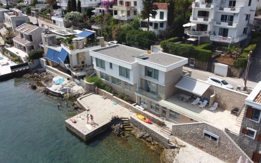 Modern Seafront Villa in Krasici