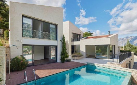 Villa in Prčanj with panoramic view