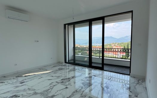 Spacious Two-Bedroom Apartment near Luštica Bay