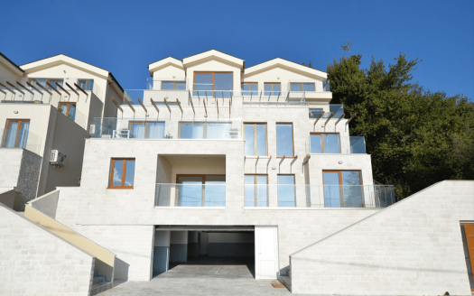 Fully Furnished Two-Bedroom Apartment in Opatovo – First Line to the Sea