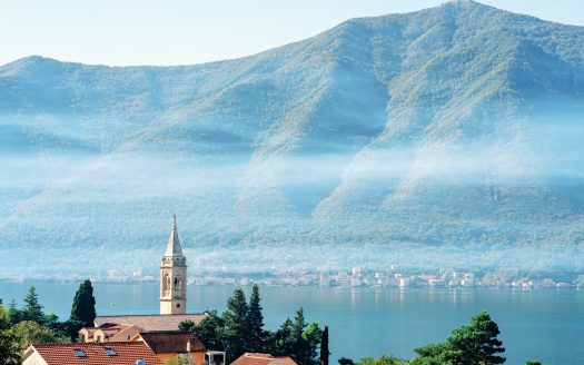 Luxurios four-bedroom Villa with views of the Bay