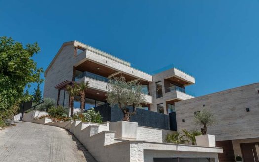 Exquisite Villa in Tivat: Luxury, Comfort, and Stunning Views 