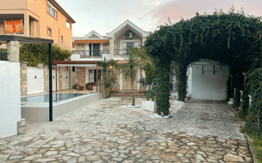 Family house, Dumidran, Tivat